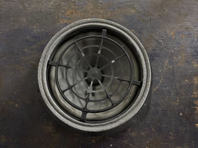 bontott AUDI A4 B9 Jobb hátsó Hangszóró