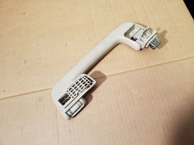 bontott AUDI A4 B9 Jobb hátsó Kapaszkodó (Felső)