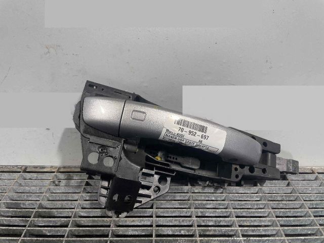 bontott AUDI A4 B9 Jobb hátsó Külső Kilincs