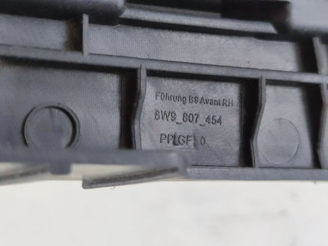 bontott AUDI A4 B9 Jobb hátsó Lökhárító Tartó (Műanyag)