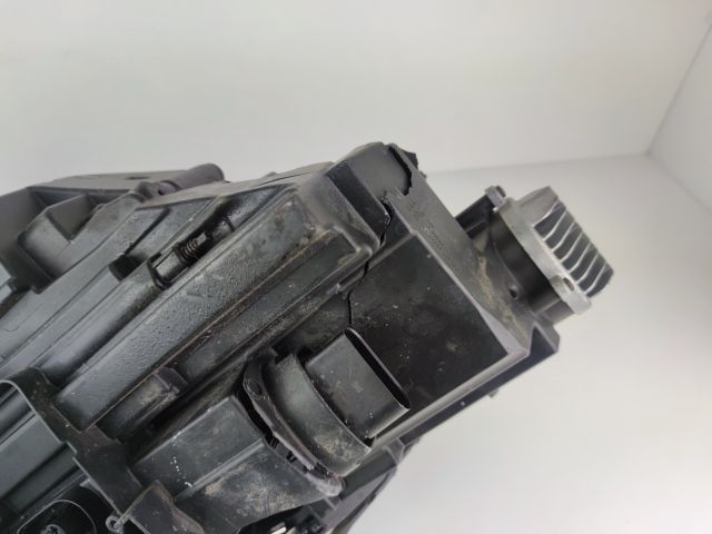 bontott AUDI A4 B9 Jobb Ledes Fényszóró