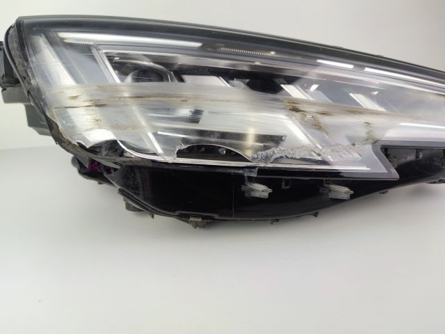 bontott AUDI A4 B9 Jobb Ledes Fényszóró