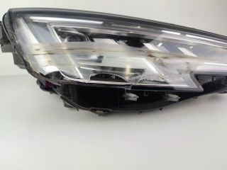 bontott AUDI A4 B9 Jobb Ledes Fényszóró