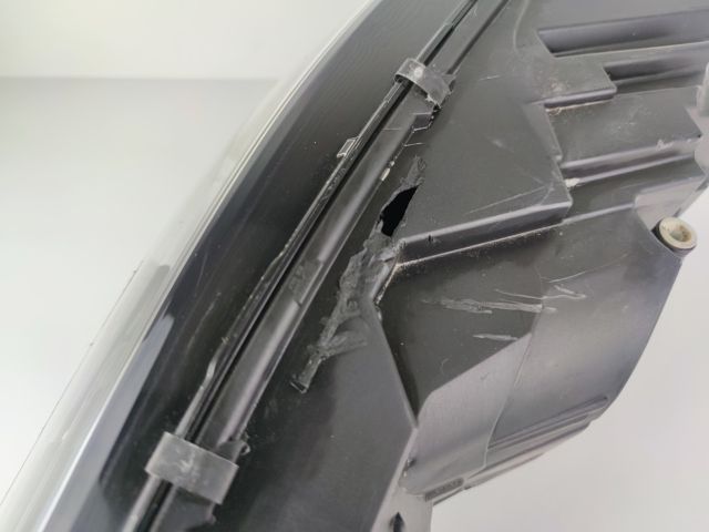 bontott AUDI A4 B9 Jobb Ledes Fényszóró