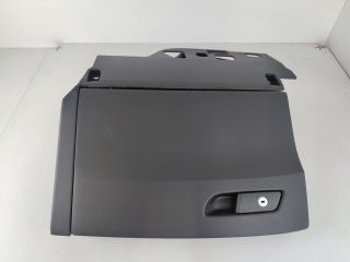 bontott AUDI A4 B9 Kesztyűtartó