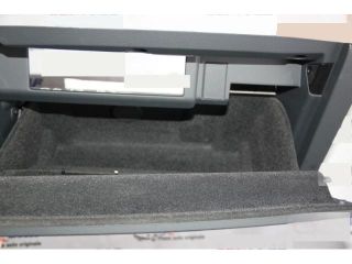 bontott AUDI A4 B9 Kesztyűtartó