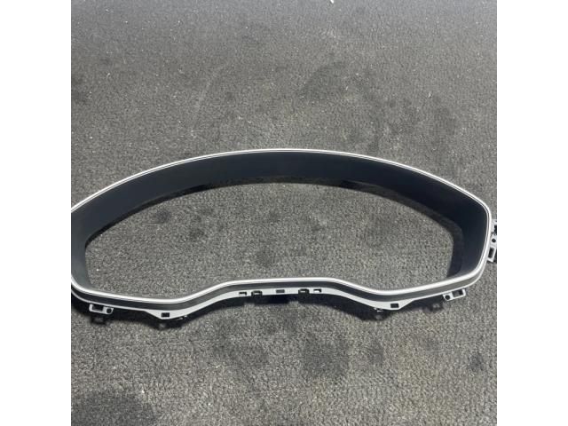 bontott AUDI A4 B9 Kilométeróra Keret