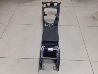 bontott AUDI A4 B9 Könyöklő