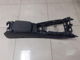 bontott AUDI A4 B9 Könyöklő