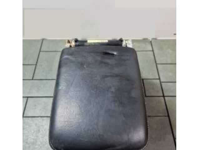 bontott AUDI A4 B9 Könyöklő