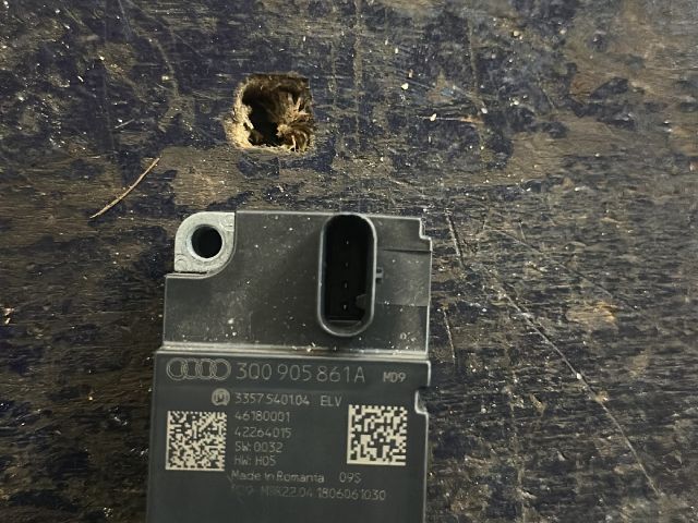bontott AUDI A4 B9 Kormányzár (Elektromos)