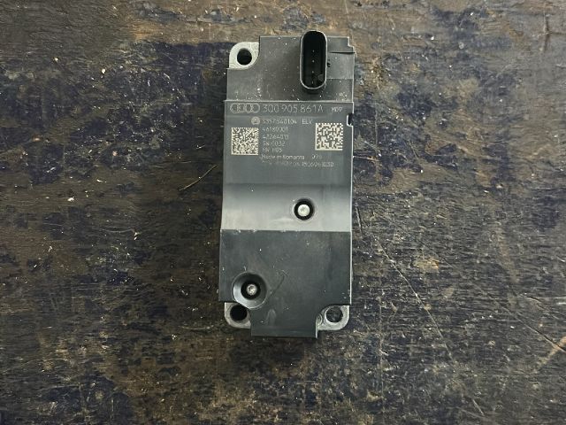 bontott AUDI A4 B9 Kormányzár (Elektromos)