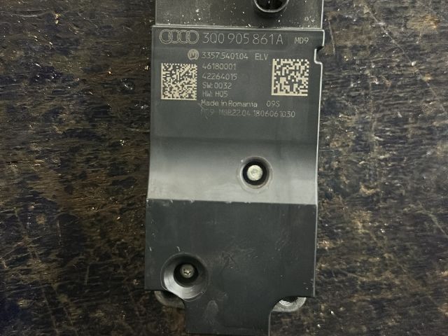 bontott AUDI A4 B9 Kormányzár (Elektromos)