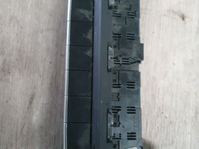 bontott AUDI A4 B9 Középkonzol Vezérlő Panel