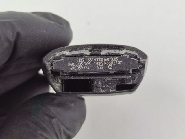 bontott AUDI A4 B9 Kulcs