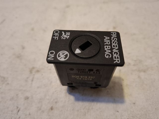 bontott AUDI A4 B9 Légzsák Kapcsoló