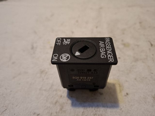 bontott AUDI A4 B9 Légzsák Kapcsoló