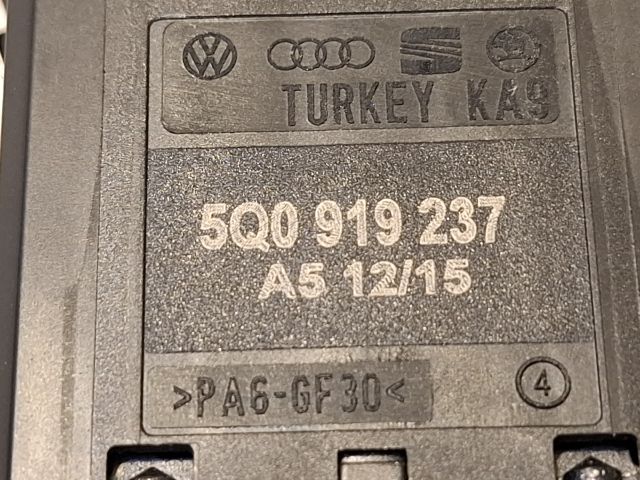 bontott AUDI A4 B9 Légzsák Kapcsoló