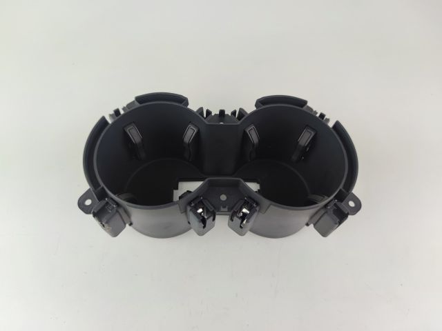 bontott AUDI A4 B9 Pohártartó