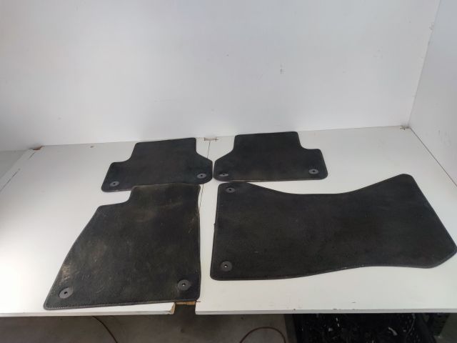 bontott AUDI A4 B9 Szőnyeg Szett