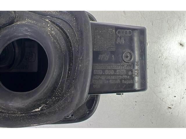 bontott AUDI A4 B9 Tankajtó