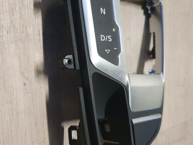 bontott AUDI A4 B9 Tartó Bak