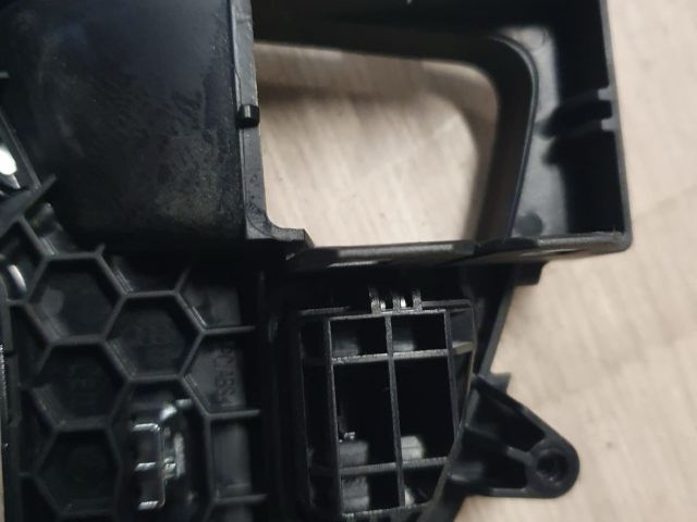 bontott AUDI A4 B9 Tartó Bak