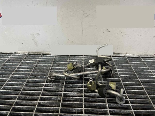 bontott AUDI A4 B9 Üzemanyagcső