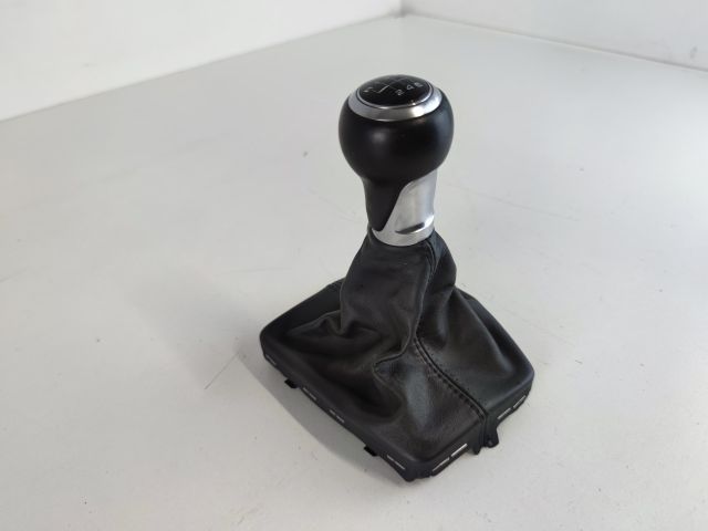 bontott AUDI A4 B9 Váltógomb