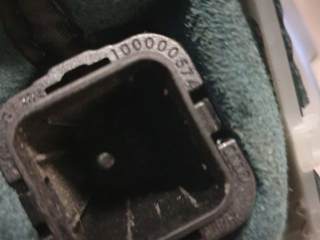 bontott AUDI A4 B9 Váltógomb