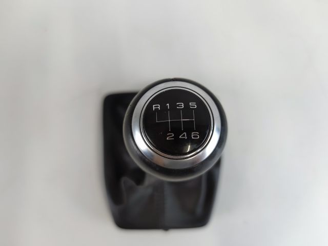 bontott AUDI A4 B9 Váltógomb