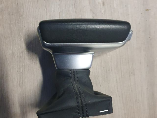 bontott AUDI A4 B9 Váltógomb