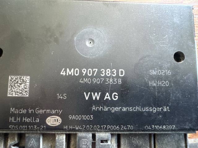 bontott AUDI A4 B9 Vonóhorog Elektronika