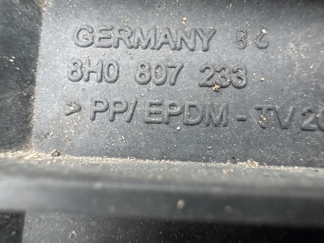 bontott AUDI A4 CABRIO Első Lökhárító Tartó Felső