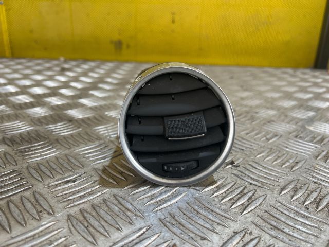 bontott AUDI A4 CABRIO Középső Szellőző