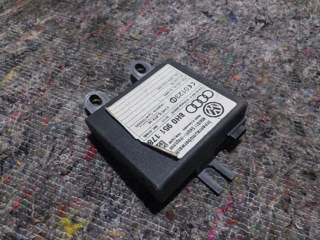 bontott AUDI A4 CABRIO Riasztó Központ