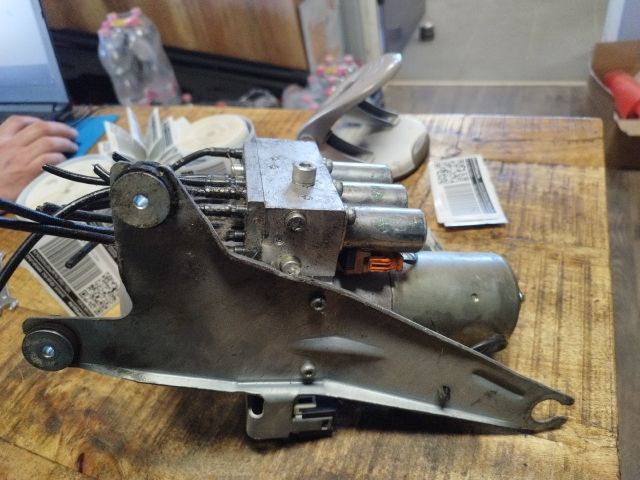 bontott AUDI A4 CABRIO Tető Mozgató Motor