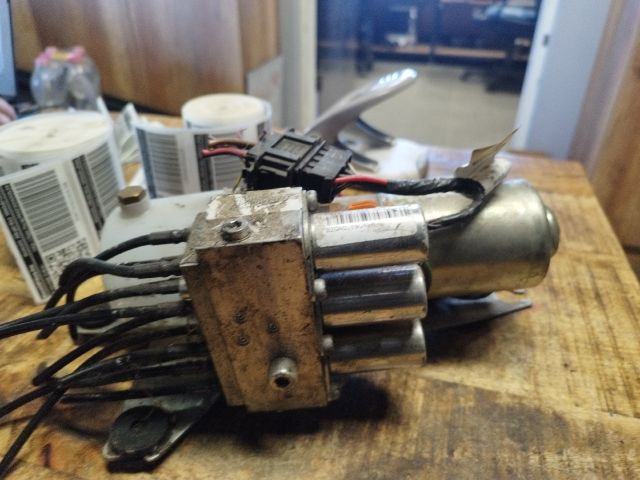 bontott AUDI A4 CABRIO Tető Mozgató Motor