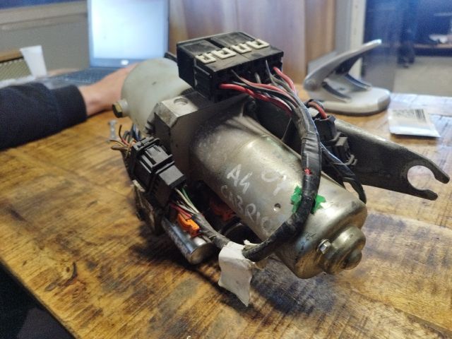 bontott AUDI A4 CABRIO Tető Mozgató Motor