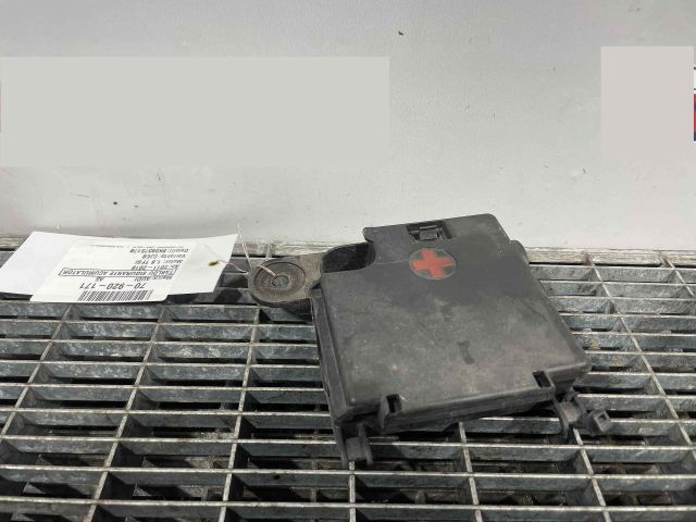 bontott AUDI A5 Biztosítéktábla Motortér