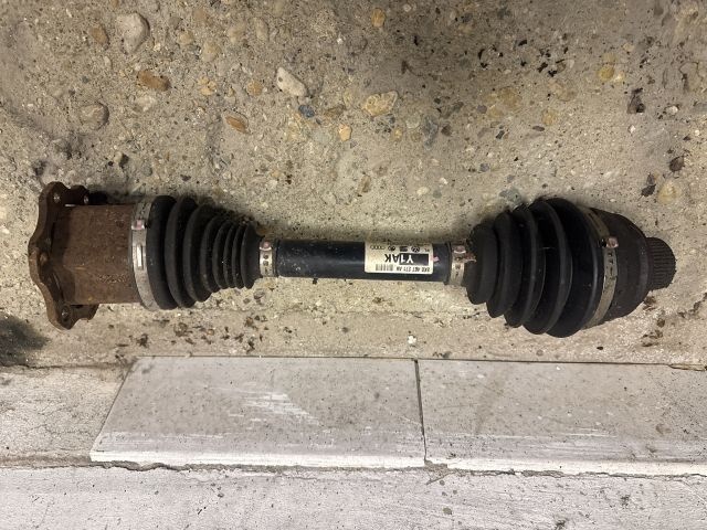 bontott AUDI A5 Bal Féltengely