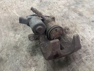 bontott AUDI A5 Bal hátsó Féknyereg Munkahengerrel