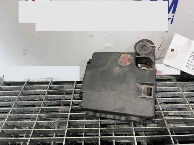 bontott AUDI A5 Biztosítéktábla Motortér