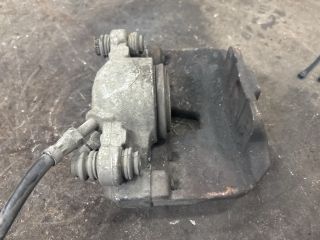 bontott AUDI A5 Jobb első Féknyereg Munkahengerrel