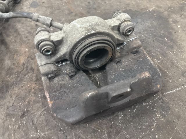 bontott AUDI A5 Jobb első Féknyereg Munkahengerrel