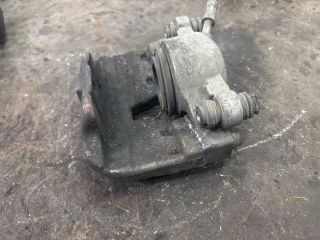 bontott AUDI A5 Jobb első Féknyereg Munkahengerrel