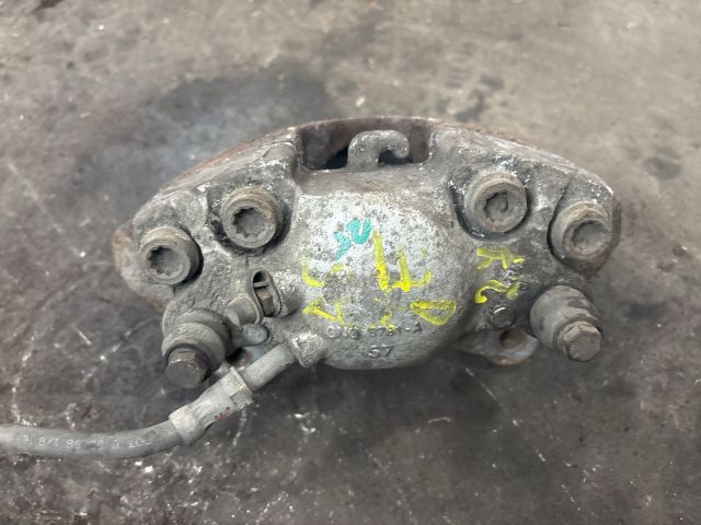 bontott AUDI A5 Jobb első Féknyereg Munkahengerrel