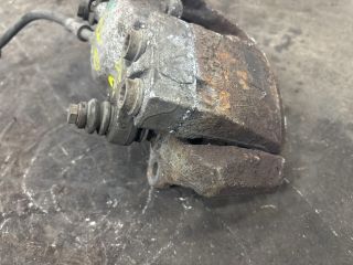 bontott AUDI A5 Jobb első Féknyereg Munkahengerrel