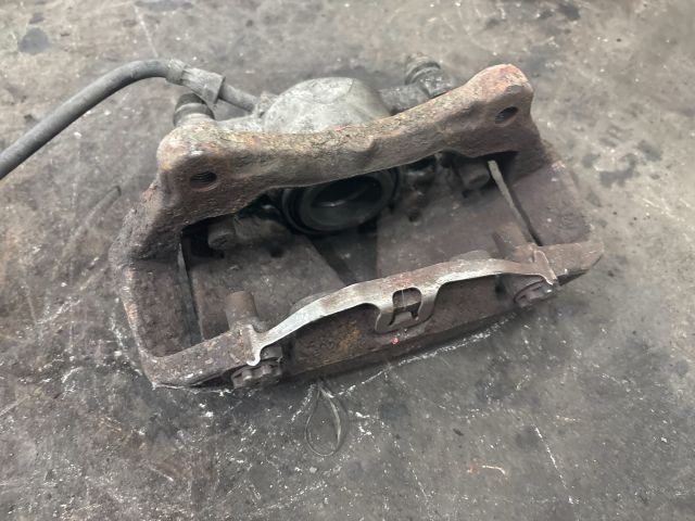 bontott AUDI A5 Jobb első Féknyereg Munkahengerrel