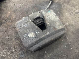 bontott AUDI A5 Jobb első Féknyereg Munkahengerrel